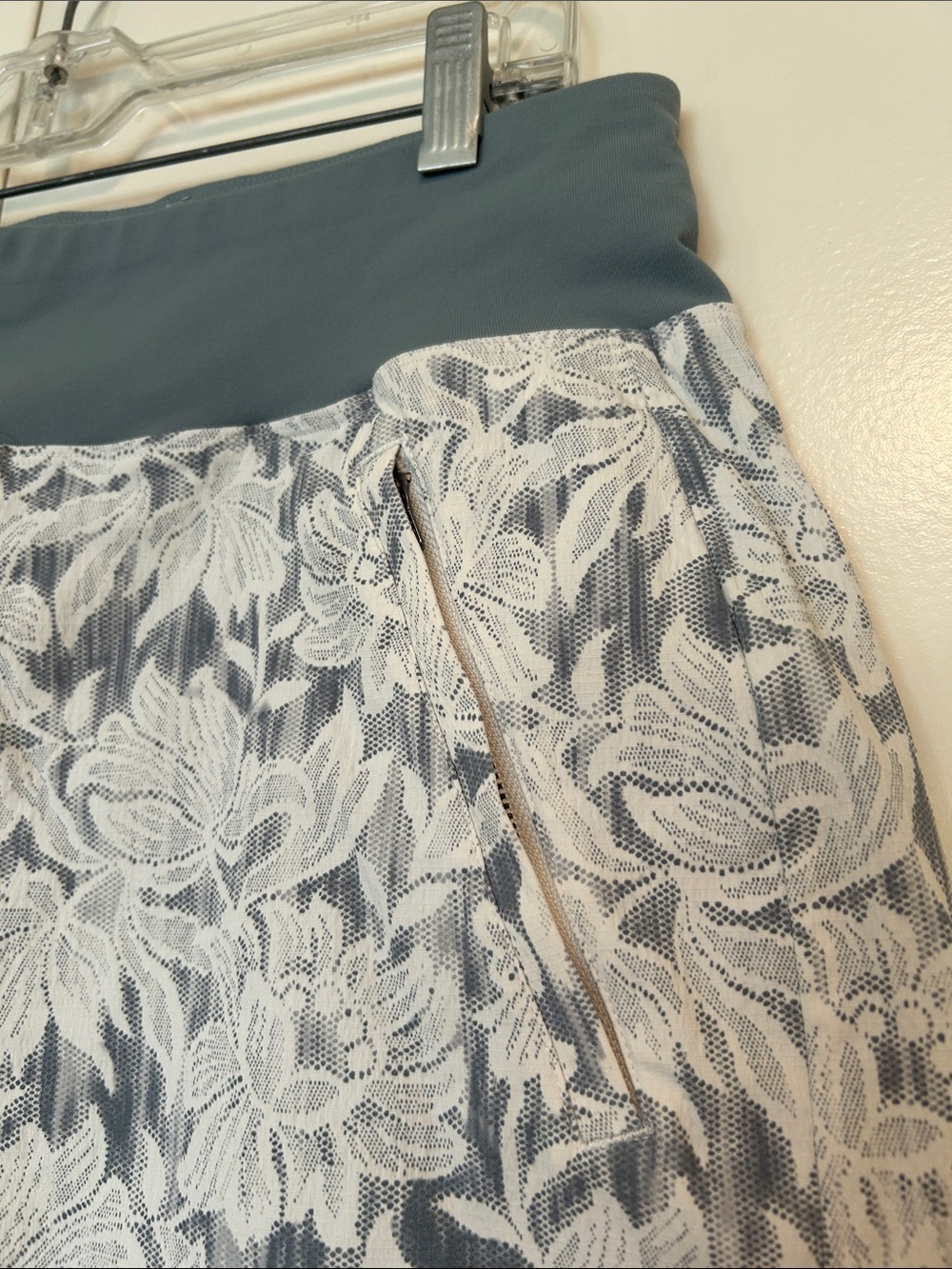Athleta Trekkie north short Floral Overlay Athletic Shorts size 12 - Picture 2 of 6